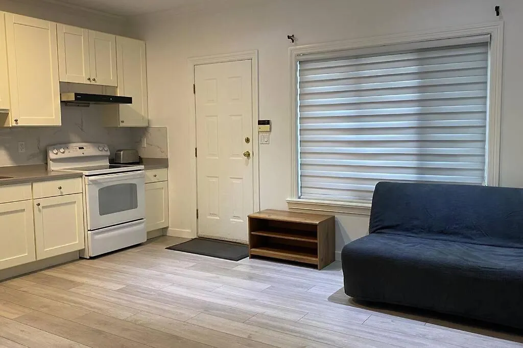 Separate Entrance One Bed Room Studio! Richmond Canada