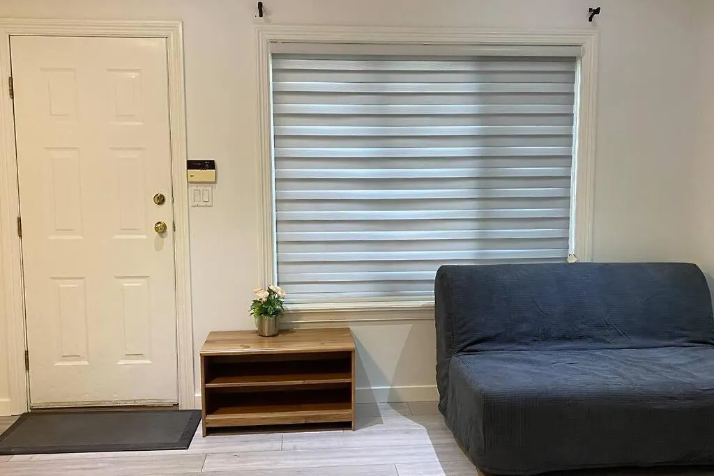 Separate Entrance One Bed Room Studio! Richmond Villa